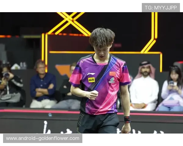 女子100米仰泳决赛激战正酣 奖牌归属悬念重重引发全场热议